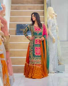 Hecho a mano Faux Georgette bordado lehenga choli diseñado para fiestas festivas reuniones sociales fiestas ceremonia de boda noche - Product Image 2