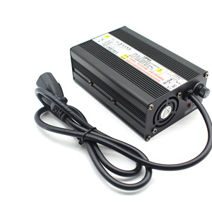 เครื่องชาร์จแบตเตอรี่ลิเธียมเหล็กฟอสเฟต 58.4V 8A DC สำหรับสกู๊ตเตอร์ไฟฟ้า พร้อมระบบป้องกันการชาร์จเกิน ตัวเครื่องอะลูมิเนียม - Product Image 1