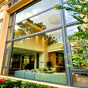 Ventana corrediza de aleación de aluminio a prueba de huracanes con doble acristalamiento para construcción de villas. Ventana de aluminio personalizada para villa. - Product Image 2
