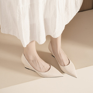 Chaussures compensées pour femmes à bout pointu en cuir verni souple à enfiler style printemps 5222B - Product Image 2