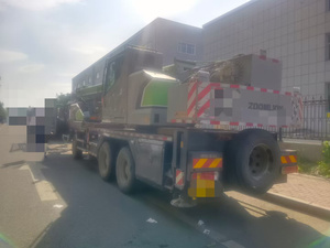 รถเครน25Ton Zoomlion ZTC251E PLC-controlled บูม5ส่วนพร้อมเครื่องยนต์แขนปั้นจั่นและปั๊มรวมอยู่ด้วย - Product Image 4