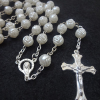 Nouveauté blanc 10mm perles en plastique perles Rose jésus croix Crucifix catholique chapelet collier de perles mariage prier bijoux