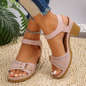 Nouvelles sandales d'été à talons épais et plateforme pour femmes, style européen sexy, grande taille, collection hiver 2026 - Product Image 3