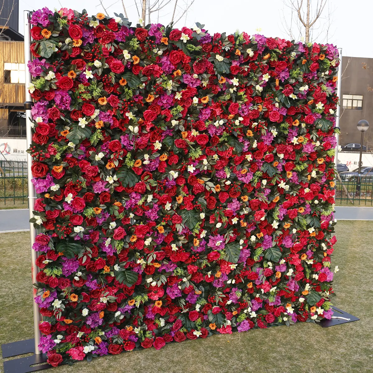 Individuelle rote künstliche Seidenrose Blume Wandhintergrund für Hochzeit Party Veranstaltungen Fotodekor verschiedene Größen verfügbar