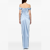 Robe longue sirène en satin bleu clair glamour avec fleurs 3D et fente haute, idéale pour les soirées formelles, les mariages ou les fêtes.
