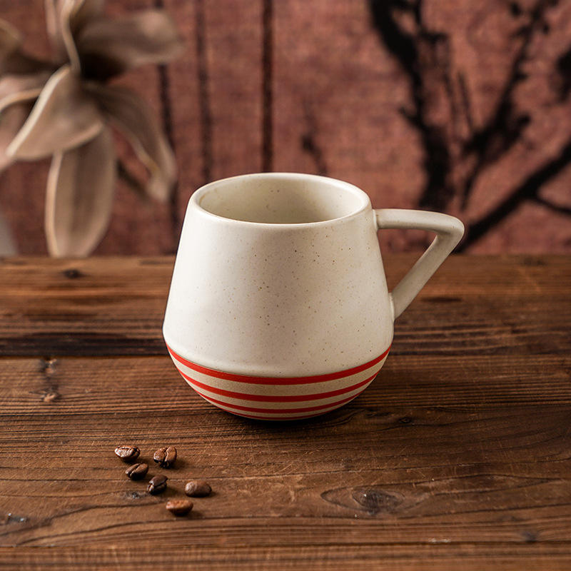 Coupe ronde rayée rouge