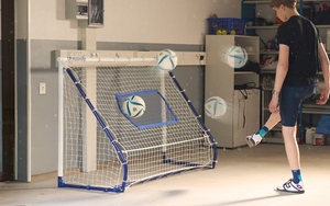 Mini-<span class=keywords><strong>but</strong></span> <span class=keywords><strong>de</strong></span> football portable en métal blanc avec <span class=keywords><strong>filet</strong></span> <span class=keywords><strong>de</strong></span> rebond pliable pour l'entraînement en intérieur des adolescents et la pratique solo - Product Image 4