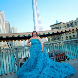 Impresionante Vestido de Gala con Volantes de Tul Turquesa Vibrante, Sin Tirantes, Azul, con Capas, Esponjoso, Maxi, con Corona de Princesa Radiante - Product Image 1