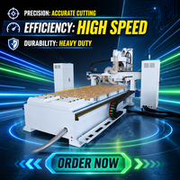 Routeur CNC à quatre broches avec guides HIWIN, vis TBI, réducteur japonais et moteurs 6KW pour la découpe de portes d'armoires