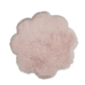 Style moderne Ins et tapis de chaise lavable en forme de fleur populaire canapé en peau de Fakesheep à côté du tapis moelleux