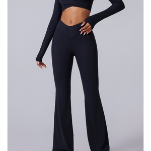Leggings Cortos de Yoga de Cintura Alta Personalizados para Otoño/Invierno, Diseño de Cintura Cruzada, Estampado de Cadera de Durazno, Cintura Elástica - Product Image 6