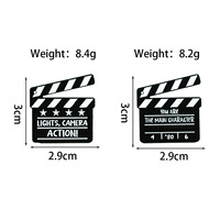 Spille in metallo all'ingrosso con lettere, spille smaltate personalizzate per cinema e televisione, badge divertenti in nichel nero, regalo promozionale