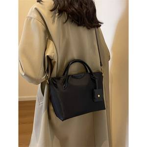 Nouveau style 2025 – Sac fourre-tout tendance haut de gamme en tissu Oxford léger pour femme, grande capacité, design épaule, idéal pour l'export. - Product Image 6