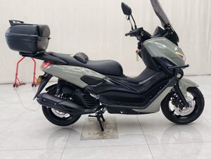 Maxi <span class=keywords><strong>Scooter</strong></span> a Benzina 200cc Monocilindrico Raffreddato ad <span class=keywords><strong>Acqua</strong></span> con Parabrezza e Bauletto Posteriore - Product Image 5