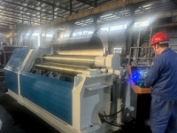 Machine à cintrer les tôles à quatre rouleaux hydraulique robuste W12-30x2000 CNC pour l'acier au carbone