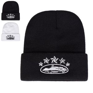 Berretto Invernale Caldo Lavorato a Maglia con Ricamo Devil's Island, Cappello Trendy da Strada, Protezione per le Orecchie per Viaggi all'Aperto - Product Image 2