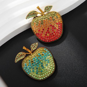 Spilla a forma di mela da 40 mm con strass a pavé, colore sfumato, placcata oro, elegante regalo <span class=keywords><strong>per</strong></span> Natale e la Festa degli <span class=keywords><strong>Insegnanti</strong></span> <span class=keywords><strong>per</strong></span> donna - Product Image 3