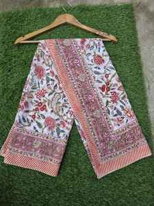 Sarong en coton artisanal imprimé à la main, motif ethnique, léger et doux, idéal pour la plage et les tenues de villégiature - Product Image 4