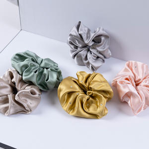 Grand chouchou en soie <span class=keywords><strong>de</strong></span> 6 cm, 30 mommes, accessoire capillaire <span class=keywords><strong>de</strong></span> luxe, élastique à cheveux en soie <span class=keywords><strong>de</strong></span> mûrier 6A, étiquettes personnalisées pour chouchou en soie, faible MOQ - Product Image 3