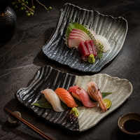Assiettes à sashimi en céramique, texture ondulée, style rustique irrégulier, vaisselle japonaise pour servir le sushi, vente en gros pour restaurants et traiteurs