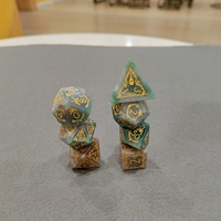 Dés de pierres précieuses Prisme arc-en-ciel personnalisé en verre DND Gem Dice 16mm D6 Stone Polyhedral Dice Set Glass Labrdorite