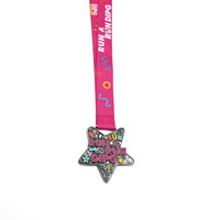 Médailles de récompense sportives en laiton personnalisées avec impression UV moderne, couleur gris argent, avec cordon de suspension et badge