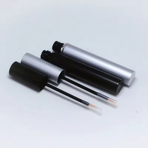 Envase de Lápiz Labial de Aluminio Plateado y Dorado Personalizado de 5 ml con Pincel, Envase Cosmético Vacío con Serigrafía - Product Image 1