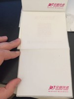 Machine d'impression d'étiquettes flexo semi-automatique monocouleur 60 m/min avec structure empilée à séchage UV pour autocollants auto-adhésifs et imprimante papier