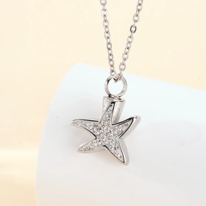 Collier commémoratif en acier inoxydable avec pendentif urne torsadé en forme d'étoile et de goutte d'eau, orné de strass, pour cendres funéraires - Product Image 5