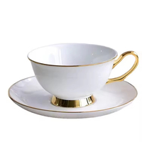 Ensemble de tasses à thé et soucoupes en céramique de luxe avec bordure dorée, couleurs pastel vives et classiques, style nordique élégant