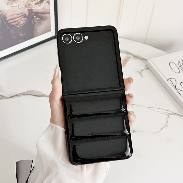 Compatible with Samsung Z Flip 7 6 5 4 3 Phone Back Cover PU Leather Puffer Phone Case for Women