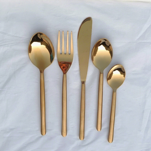 Ensemble de couverts de luxe minimalistes en acier inoxydable plaqué or, finition miroir, manche long, passe au lave-vaisselle, cuillère, fourchette, couteau - Product Image 1