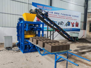 Maximiza tus ganancias con la máquina automática de bloques 4-26: baja inversión, alto retorno. Ideal para su negocio de construcción. - Product Image 1