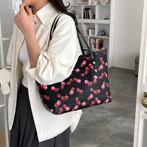 Borsa Tote Grande Capacità in PU Impermeabile Cherry Design 2026 da Donna, per Studentesse Universitarie e Pendolari, a Spalla Singola o a Mano - Product Image 4