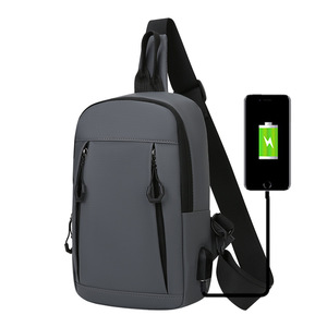 กระเป๋าคาดอกผู้ชาย LJD8608 สีน้ำเงินเข้ม เคลือบ PU ช่องเสียบ USB สำหรับชาร์จไฟ เหมาะสำหรับธุรกิจและการเดินทาง - Product Image 2