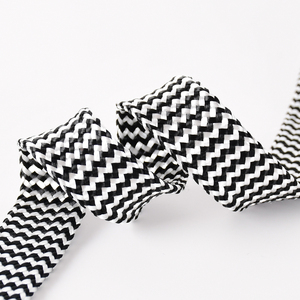 Guinzaglio per Cani Intrecciato a Righe in Nylon Resistente con Set Collare e Guinzaglio in Pelle per Cani di Taglia Media e Grande - Product Image 6