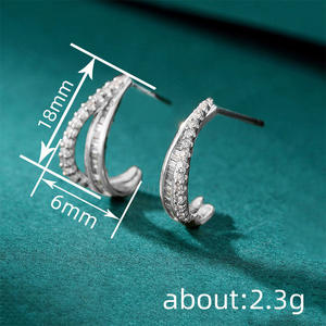 Orecchini E3487 in Oro con Diamanti Taglio Baguette, Oro Giallo Minimalista per Uso Quotidiano Femminile - Product Image 6