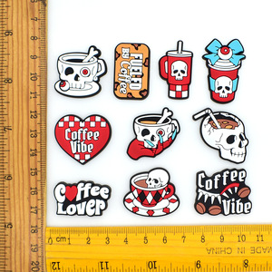 Abalorios góticos para zapatos con diseño de taza de café y calavera, decoraciones personalizadas de bebidas espeluznantes para zuecos - Product Image 3