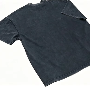 เสื้อยืดโอเวอร์ไซส์ผู้ชาย วินเทจ ผ้าฝ้าย 100% หนานุ่ม ลายฟอกสีแบบดิสเทรส พร้อมโลโก้ พิมพ์ลายด้วยเทคนิค DTG น้ำหนัก 230 กรัม - Product Image 2
