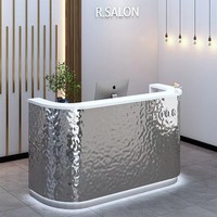 Bureau de réception commercial minimaliste moderne de luxe en acier inoxydable et bois pour salle de sport, magasin de vêtements, salon de coiffure