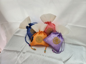 ถุงของขวัญดีไซน์สวยงาม ถุงของขวัญสำหรับองค์กร พร้อมงานฝีมือแบบดั้งเดิม สำหรับเทศกาลและวันหยุด - Product Image 1