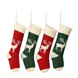 1 pièce Chaussette de Noël en acrylique tricotée, porte-cadeau suspendu, décoration de scène festive, style élan, vente en gros USA - Product Image 1