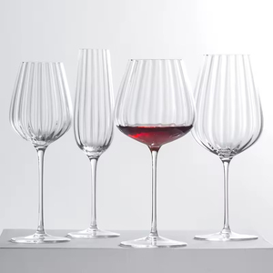 Verres à vin et flûtes à champagne en cristal transparent à nervures, design moderne à tige fine, parfaits pour les tables élégantes - Product Image 2