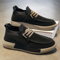 Nouvelles chaussures blanches respirantes pour étudiants masculins, chaussures de sport à semelle épaisse, chaussures décontractées basses à semelle épaisse, chaussures rehaussantes à plateforme.