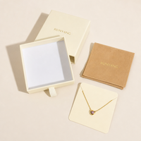 Ensemble d'emballage de bijoux blanc crème personnalisé avec boîte cadeau, pochette en microfibre et carte de présentation de collier pour les marques de bijoux