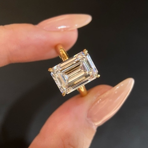 Anillo de compromiso Aazuo de oro amarillo macizo de 18 quilates con diamantes cultivados en laboratorio de 6.0 quilates, corte esmeralda grande de lujo para mujer, ideal para banquetes y fiestas. - Product Image 3