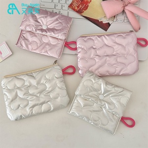 2025 tendencia Rosa Beige lindo lazo cremallera PU cuero pequeño acolchado Puff Puffy Puffer <span class=keywords><strong>Mini</strong></span> moneda lápiz labial maquillaje cosmético bolsa - Product Image 1