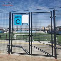 Precio al por mayor 3D curvado galvanizado y valla de malla de alambre de PVC con doble oreja poste cuadrado vallas de hierro jardín y puertas