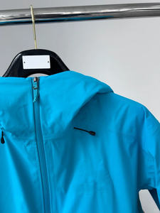 Chaqueta cortavientos impermeable ligera personalizada para hombre con cremallera lateral Beta Lt abrigo impermeable unisex - Product Image 5