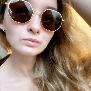 Gafas de Sol de Moda Vintage 2020, Montura Pequeña de Aleación, Lentes Rosas con Protección UV400, Gafas de Sol Poligonales para Hombre y Mujer - Product Image 1